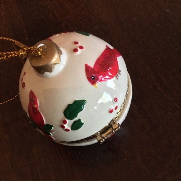 NIB Porcelain Cardinal & Mistletoe Box Ornament - Picture 4 of 6